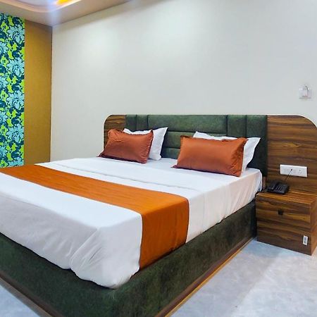 Hotel Nova Blue أحمد أباد المظهر الخارجي الصورة