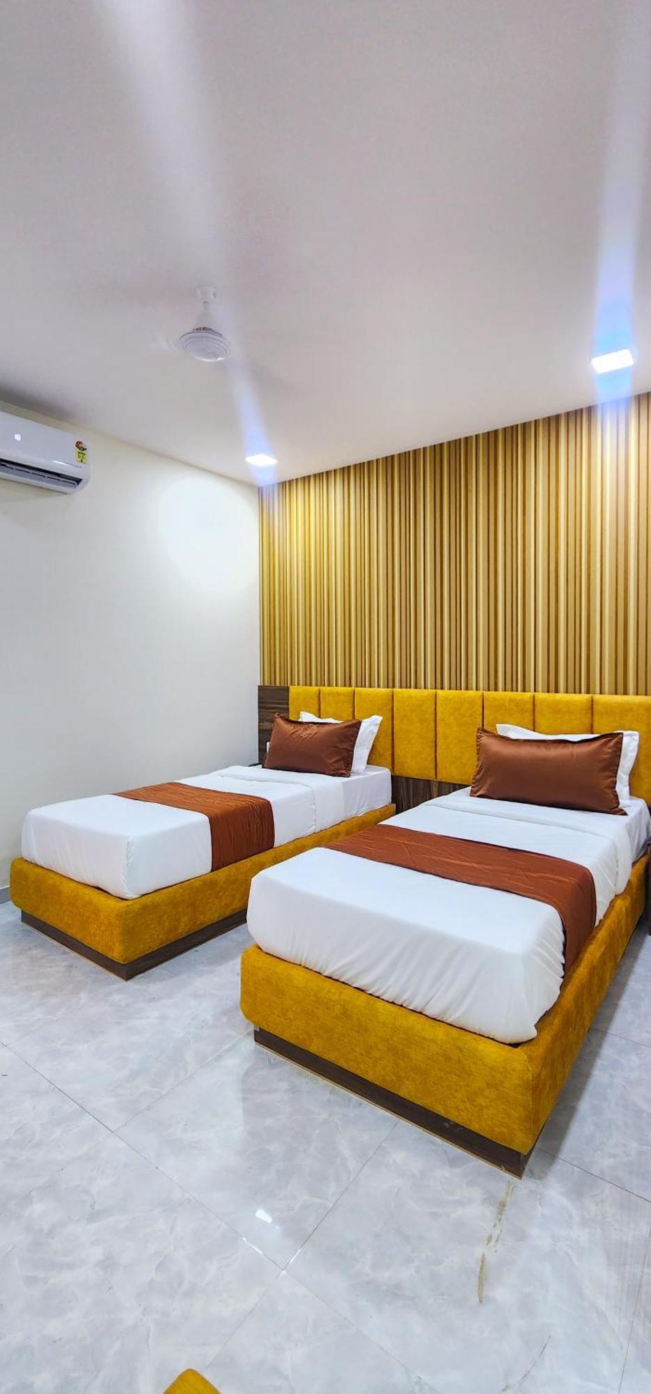 Hotel Nova Blue أحمد أباد المظهر الخارجي الصورة