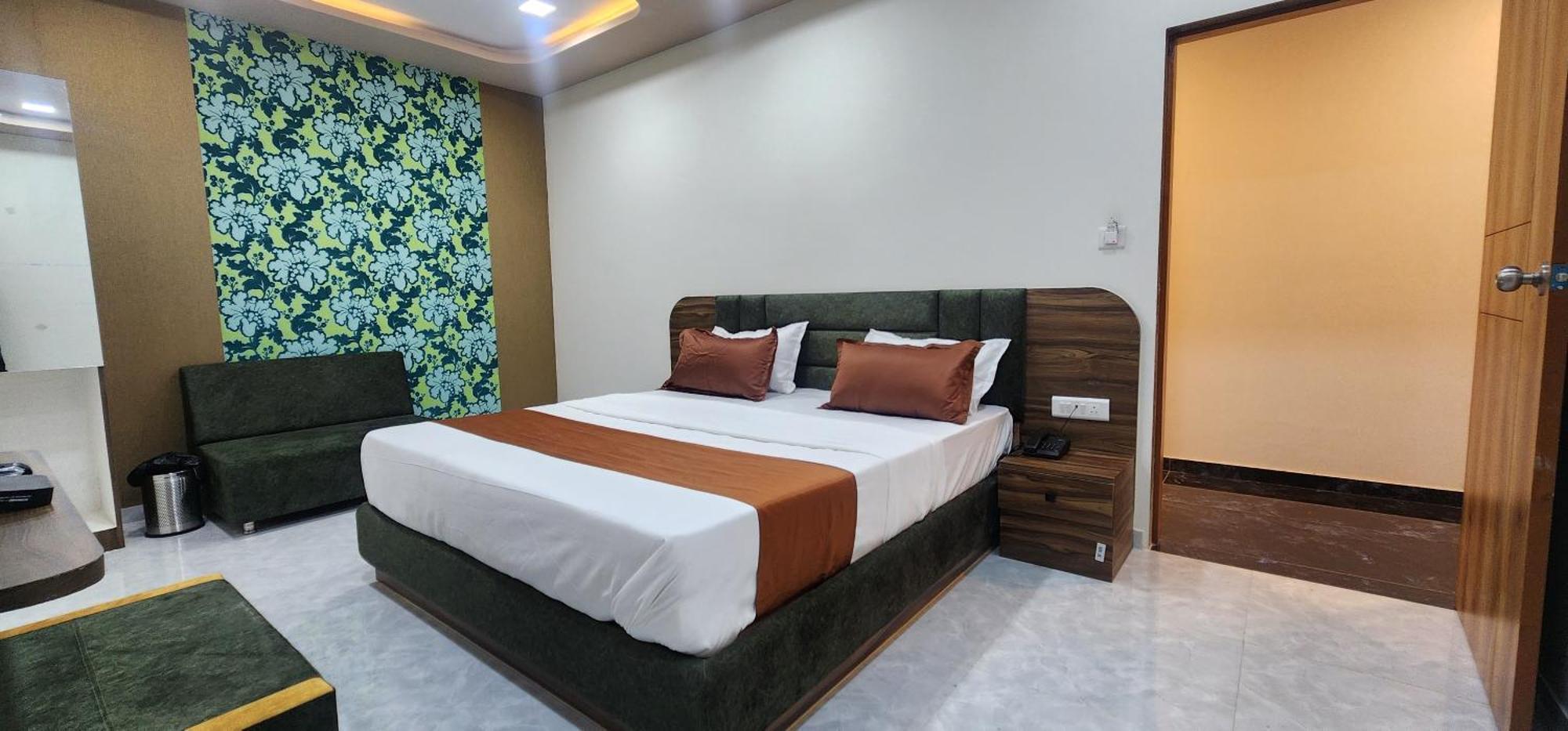 Hotel Nova Blue أحمد أباد المظهر الخارجي الصورة