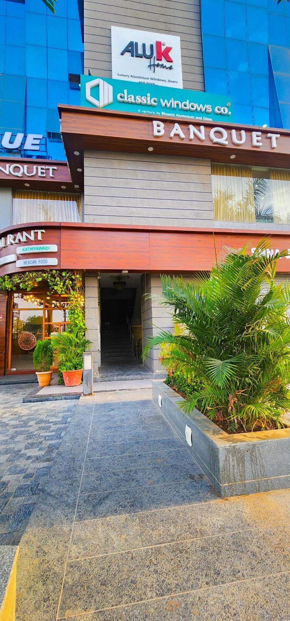 Hotel Nova Blue أحمد أباد المظهر الخارجي الصورة