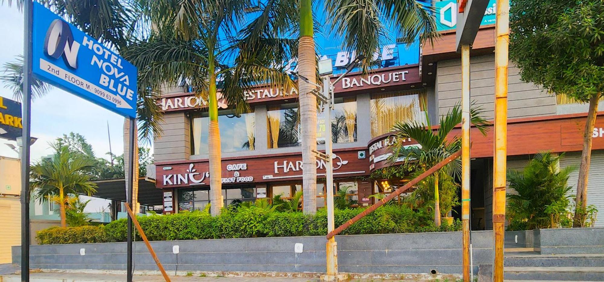 Hotel Nova Blue أحمد أباد المظهر الخارجي الصورة