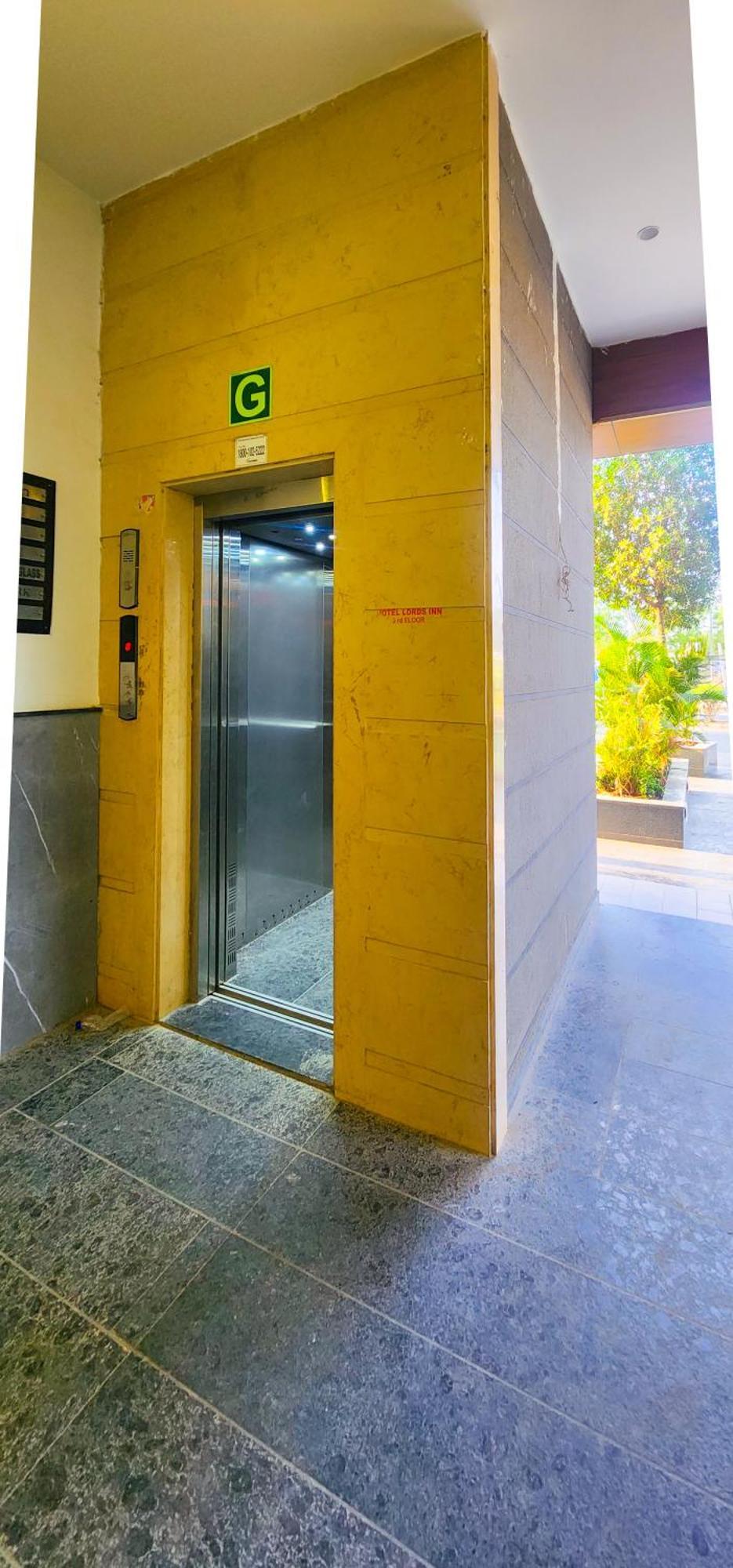 Hotel Nova Blue أحمد أباد المظهر الخارجي الصورة