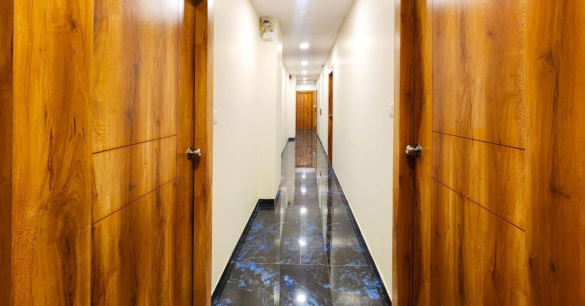 Hotel Nova Blue أحمد أباد المظهر الخارجي الصورة