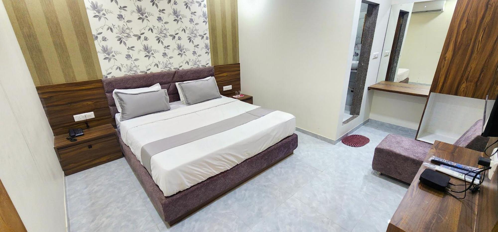 Hotel Nova Blue أحمد أباد المظهر الخارجي الصورة