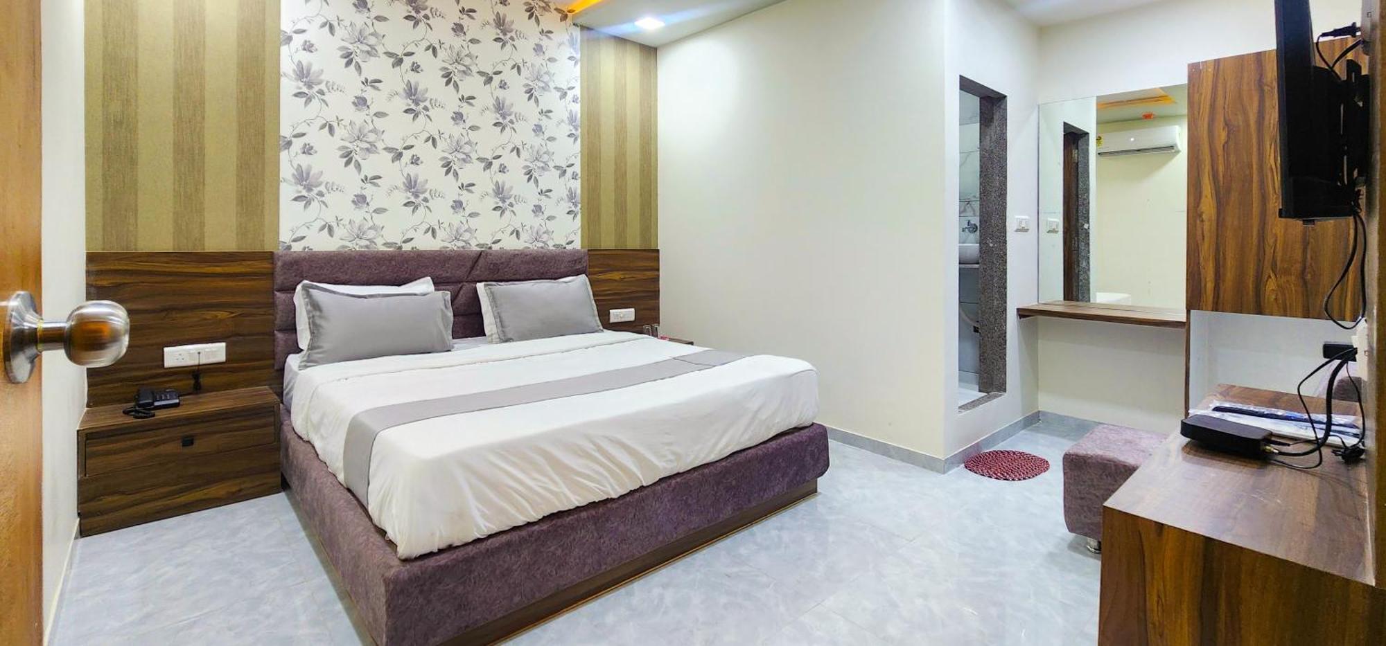 Hotel Nova Blue أحمد أباد المظهر الخارجي الصورة