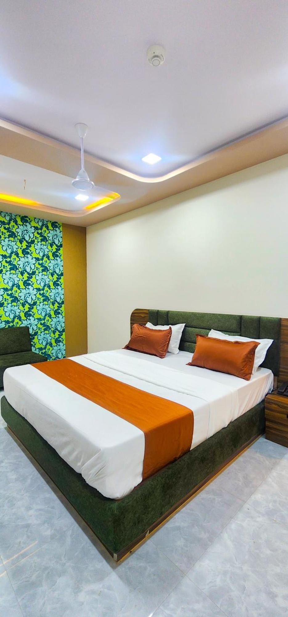 Hotel Nova Blue أحمد أباد المظهر الخارجي الصورة