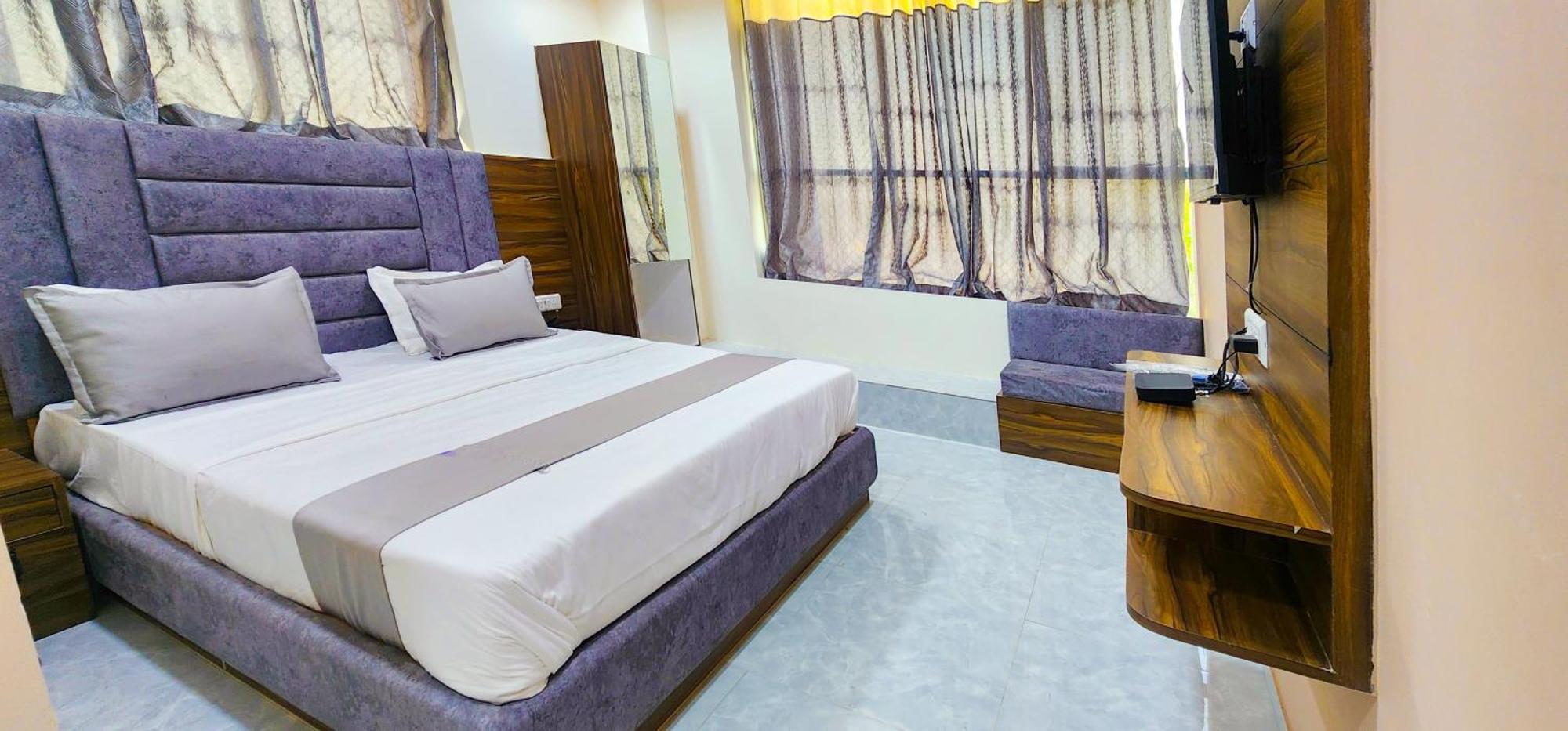 Hotel Nova Blue أحمد أباد المظهر الخارجي الصورة