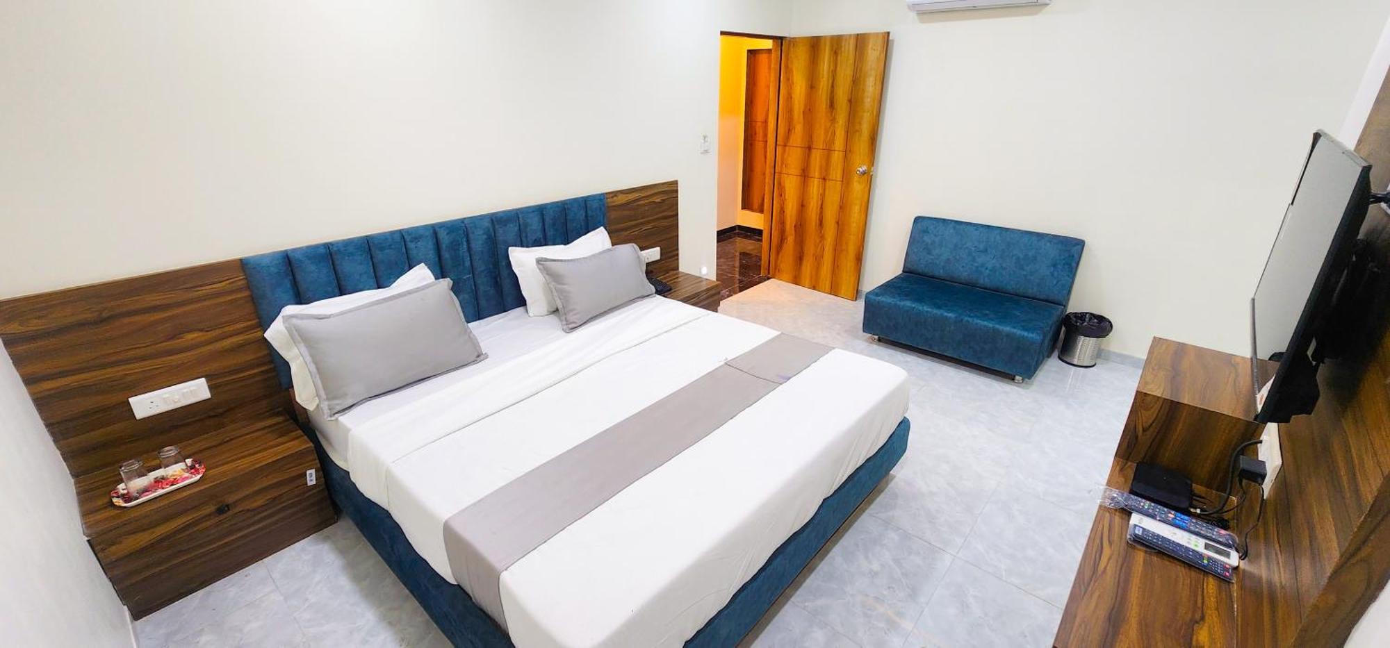 Hotel Nova Blue أحمد أباد المظهر الخارجي الصورة