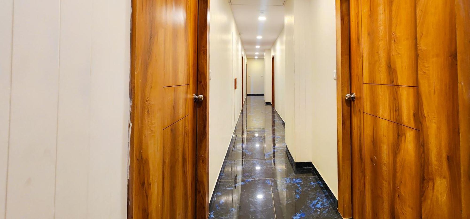 Hotel Nova Blue أحمد أباد المظهر الخارجي الصورة