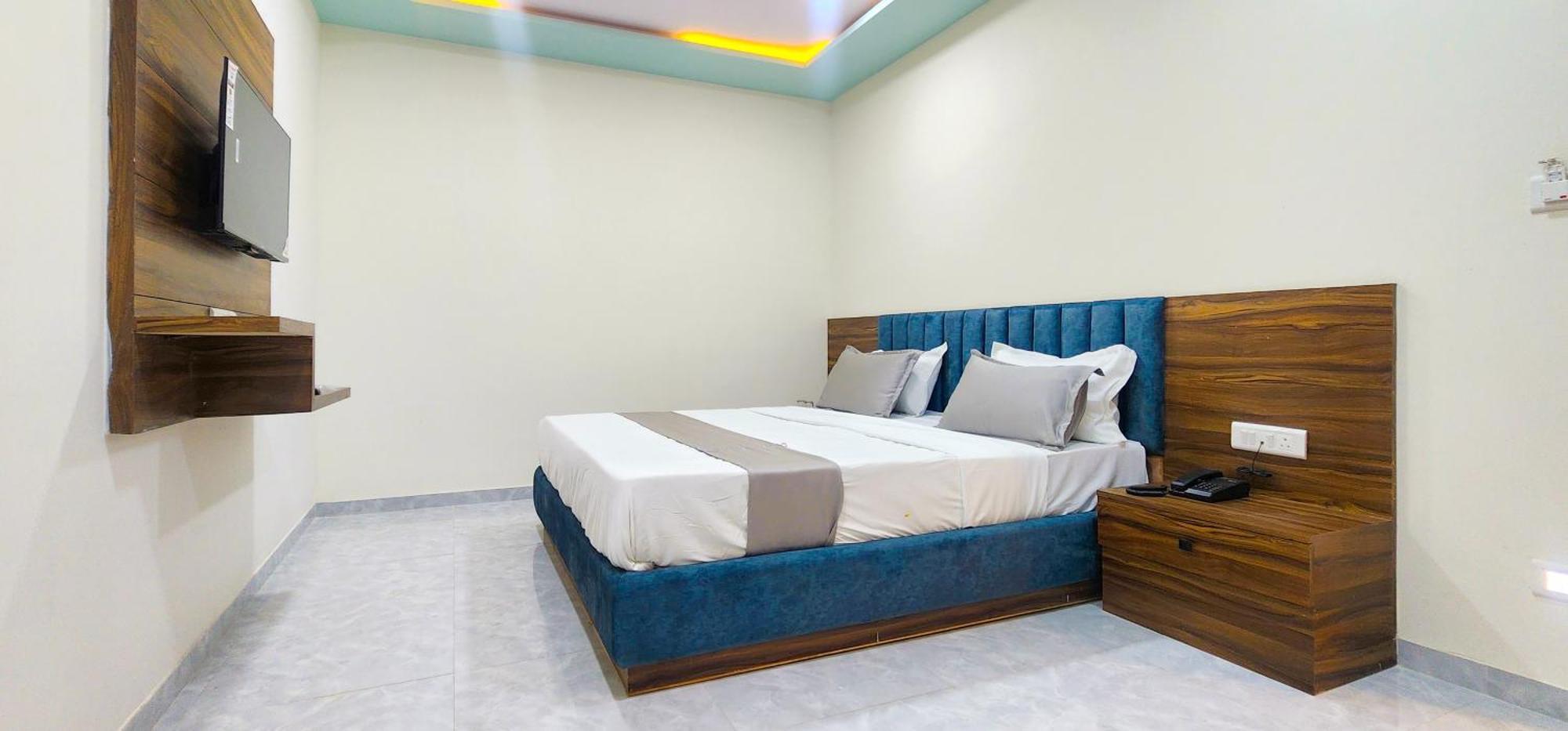 Hotel Nova Blue أحمد أباد المظهر الخارجي الصورة
