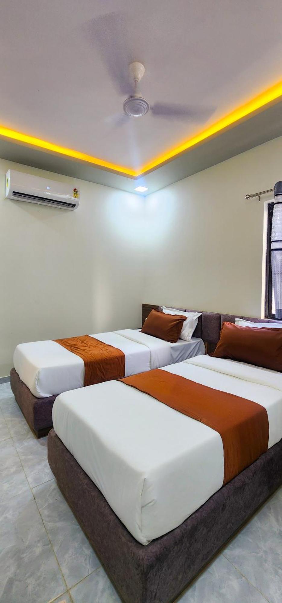 Hotel Nova Blue أحمد أباد المظهر الخارجي الصورة