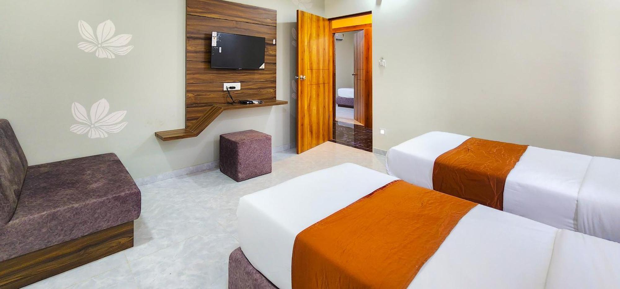 Hotel Nova Blue أحمد أباد المظهر الخارجي الصورة