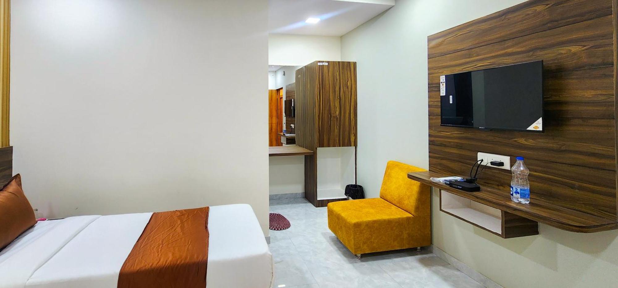 Hotel Nova Blue أحمد أباد المظهر الخارجي الصورة