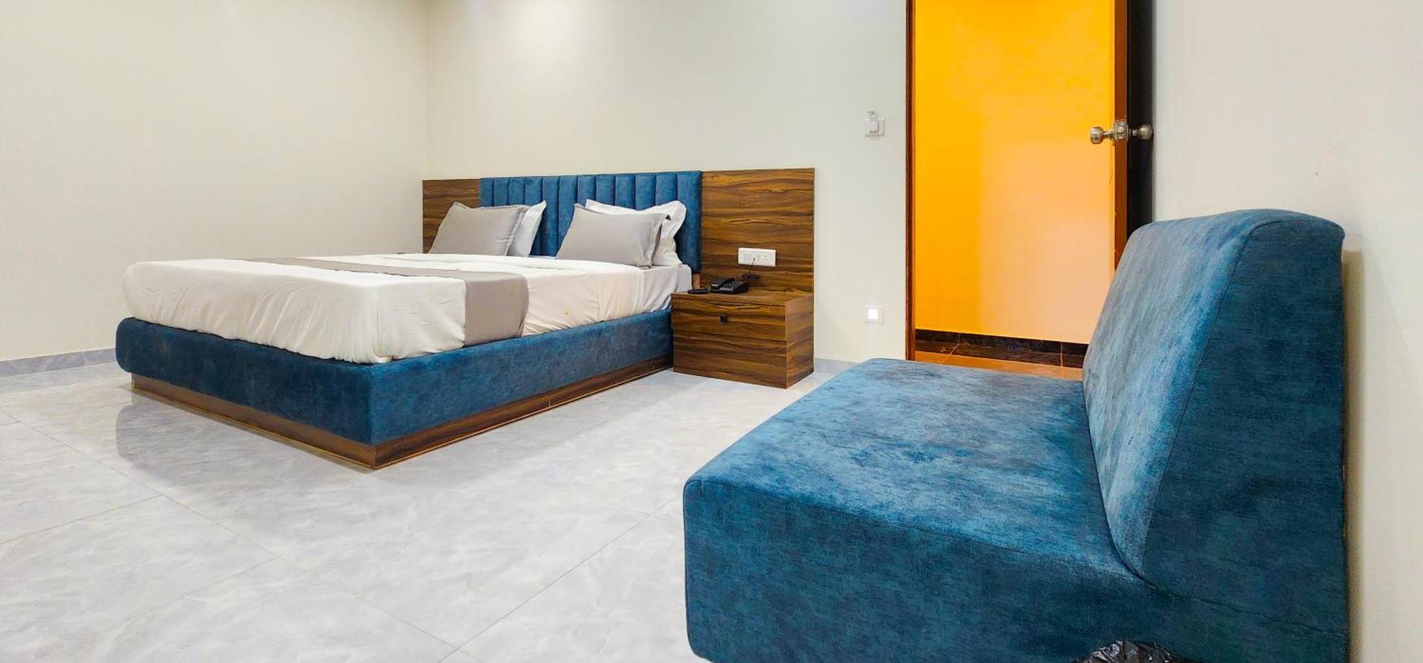 Hotel Nova Blue أحمد أباد المظهر الخارجي الصورة