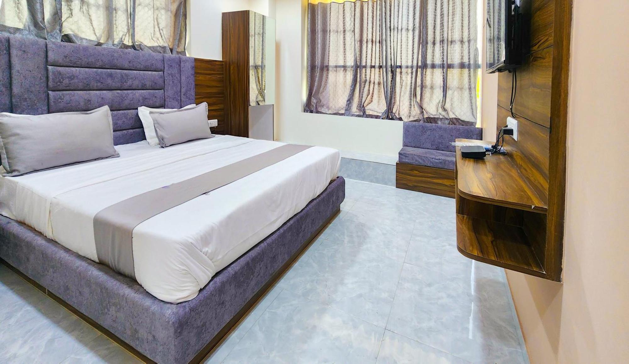 Hotel Nova Blue أحمد أباد المظهر الخارجي الصورة