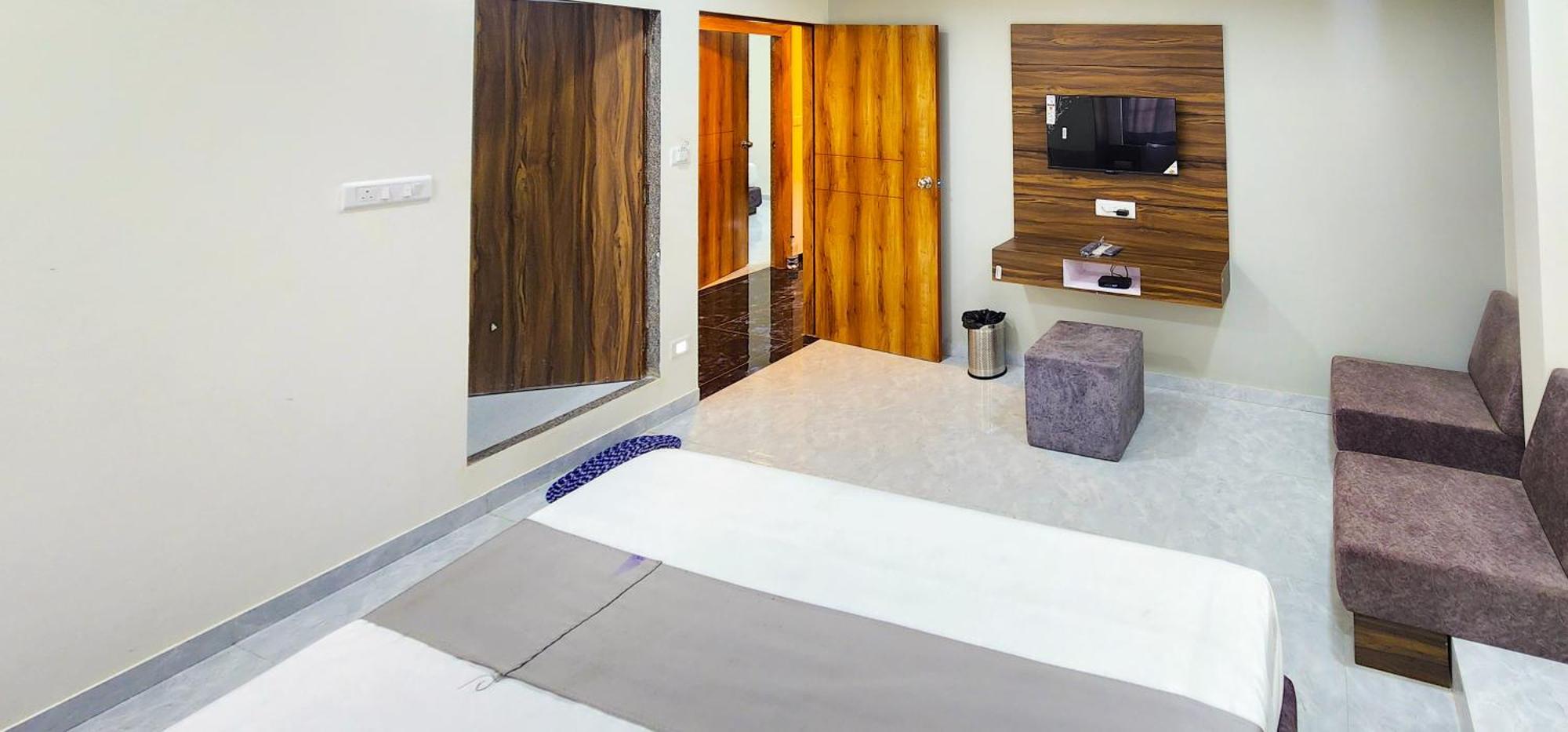 Hotel Nova Blue أحمد أباد المظهر الخارجي الصورة