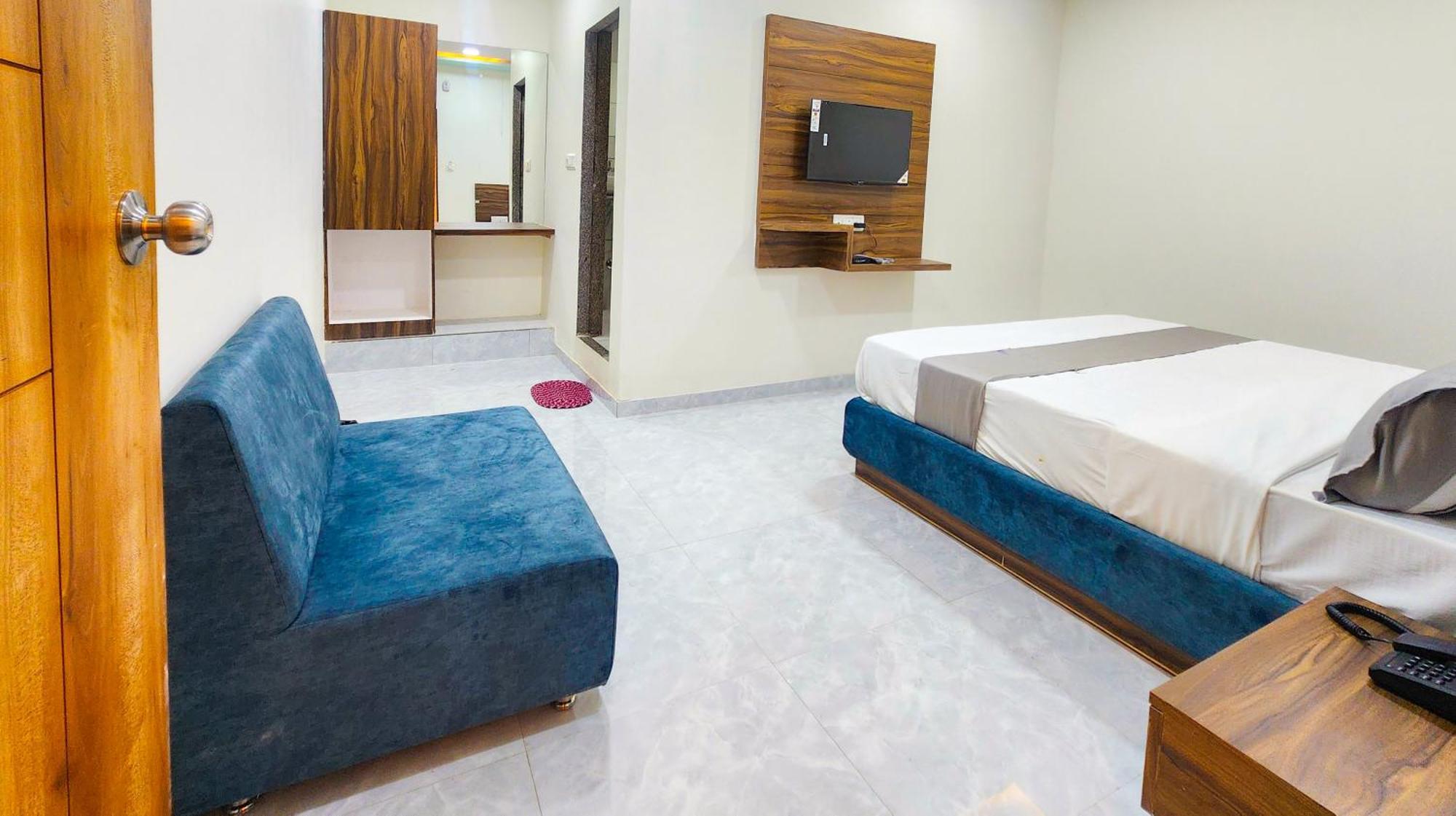 Hotel Nova Blue أحمد أباد المظهر الخارجي الصورة