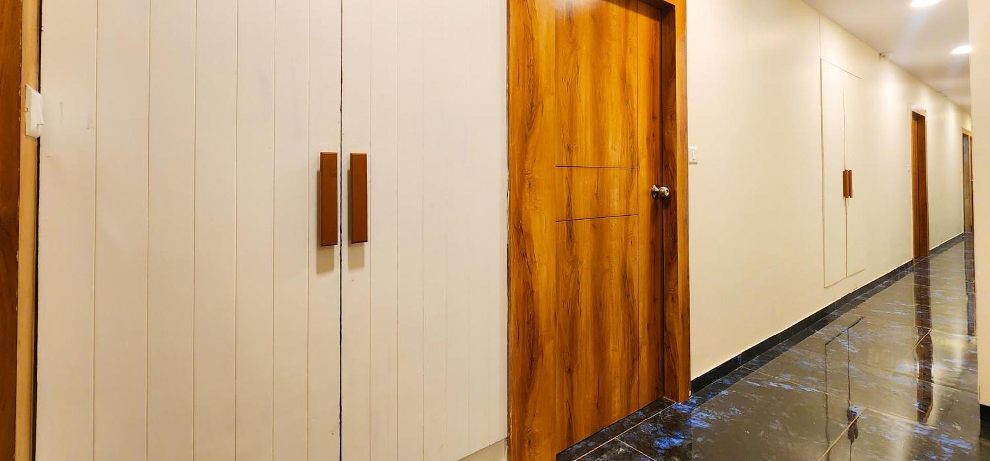 Hotel Nova Blue أحمد أباد المظهر الخارجي الصورة