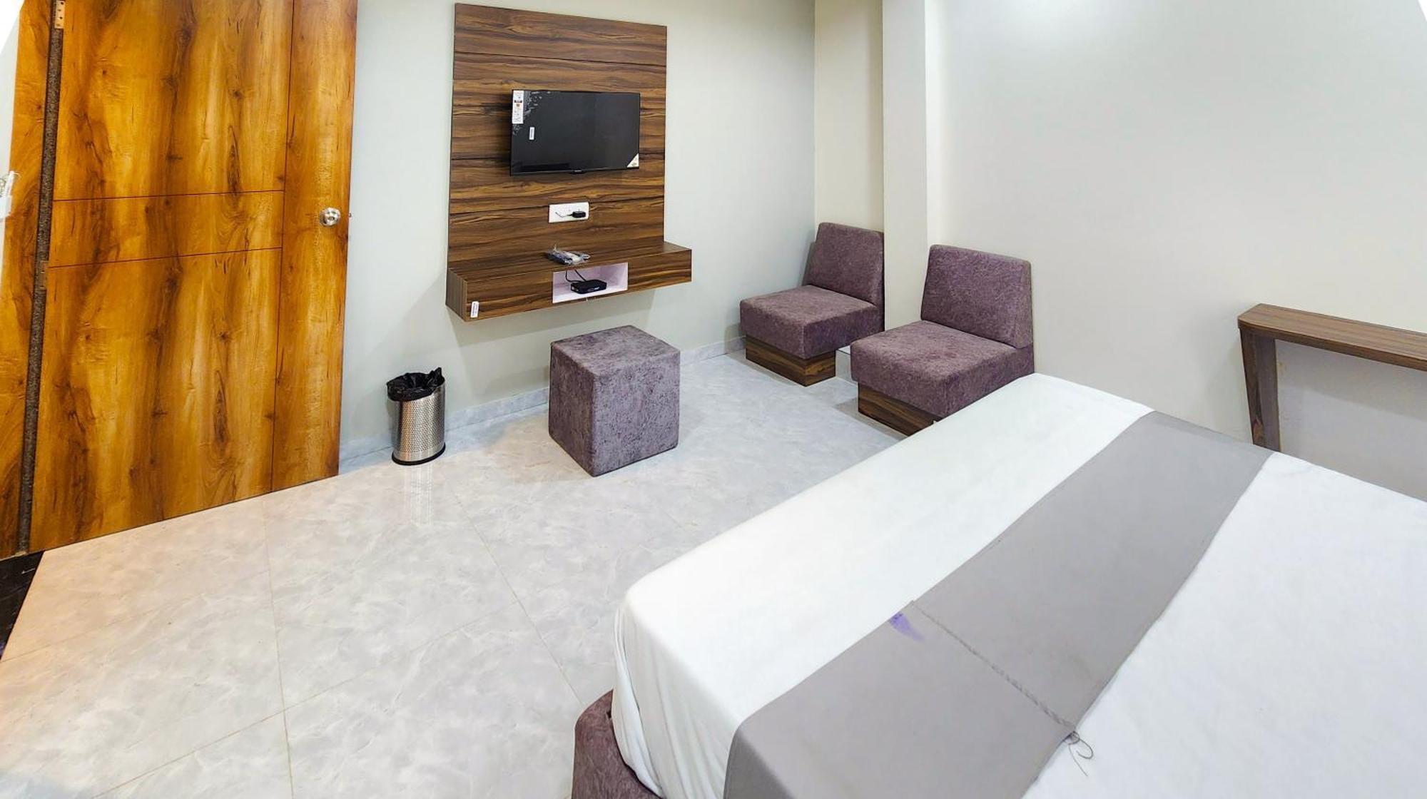 Hotel Nova Blue أحمد أباد المظهر الخارجي الصورة