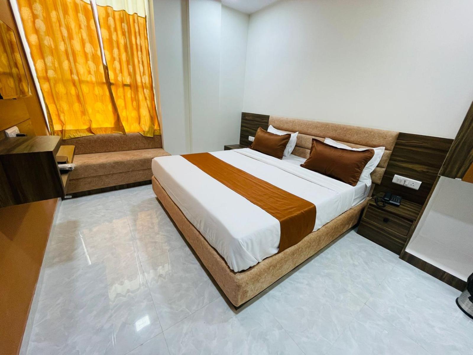 Hotel Nova Blue أحمد أباد المظهر الخارجي الصورة