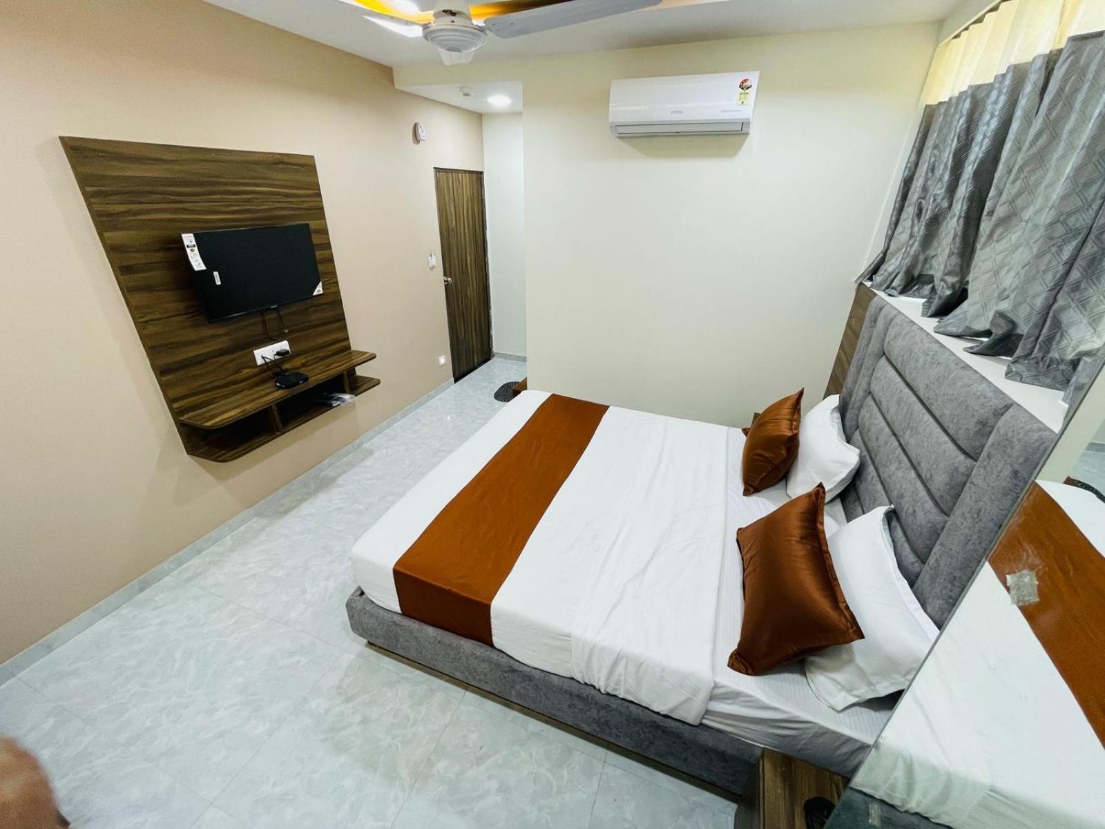 Hotel Nova Blue أحمد أباد المظهر الخارجي الصورة