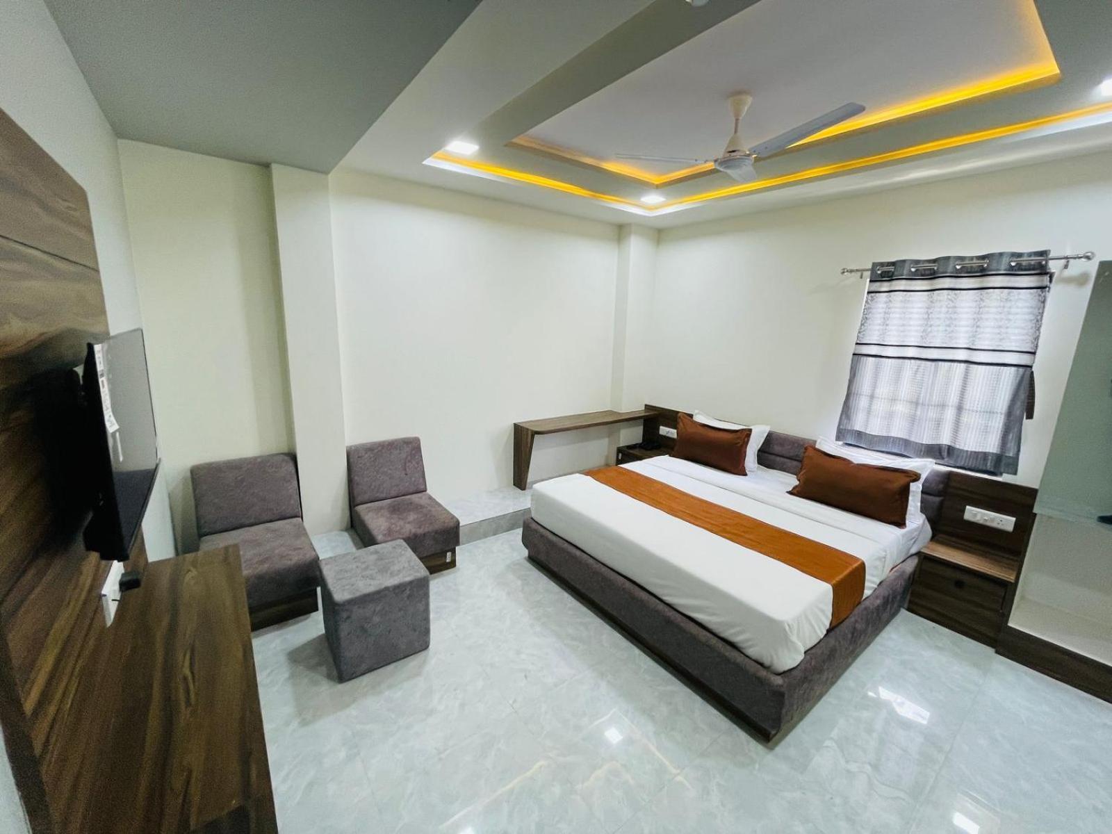 Hotel Nova Blue أحمد أباد المظهر الخارجي الصورة