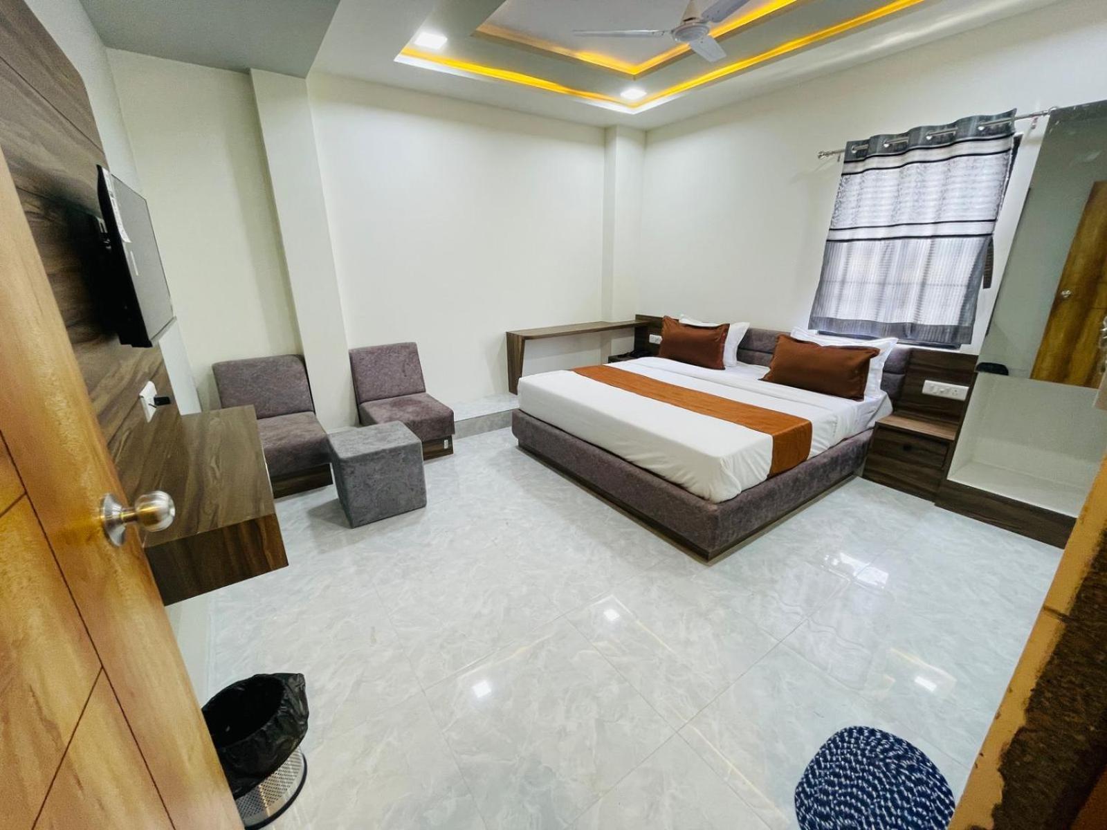 Hotel Nova Blue أحمد أباد المظهر الخارجي الصورة